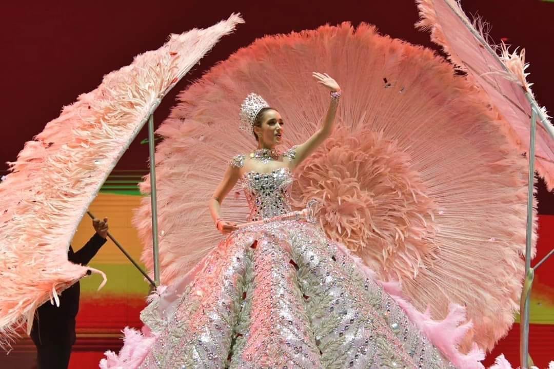 El tumbao de 'Meme' ilumino la coronación de la Reina del Carnaval 2024
